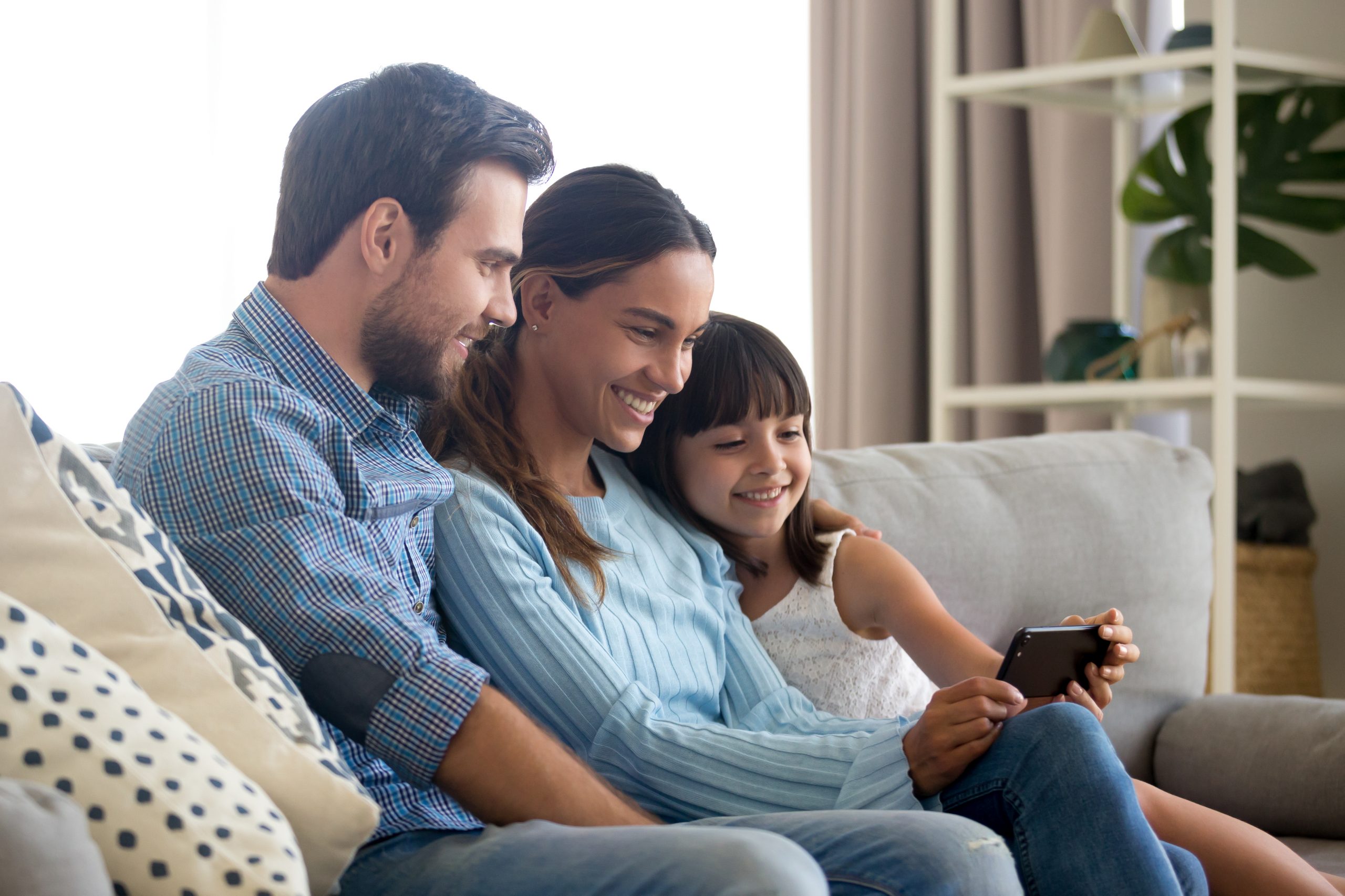 Beautiful,Family,Of,Mom,Dad,And,Little,Kid,Child,Daughter